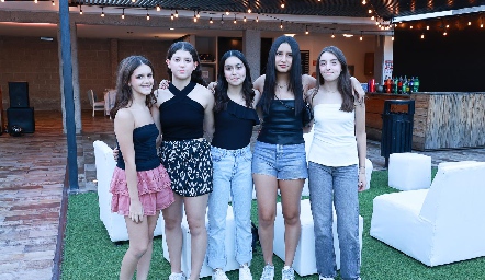  Majo Zorrilla, Daniela Meza, Andrea Berlanga, Isabela Castillo y Ana Alva.