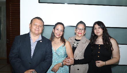  José Homero Garza, Ana Luisa Morales, María Luisa Martínez y Ana Fer Martínez.