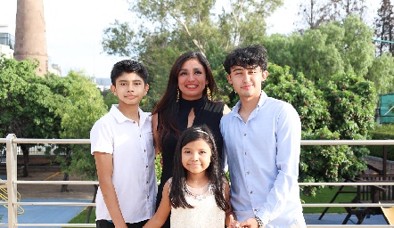  Rosalba Landeros, Raúl Hernández Leonardo e Isaac.