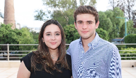  Víctor Santos y Ale Santos.
