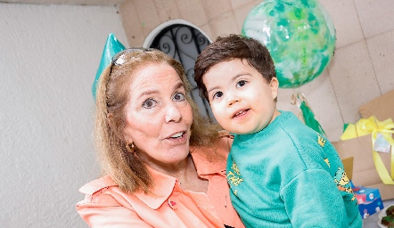  Ana Elena Zamacona con su nieto José Pablo Meade.