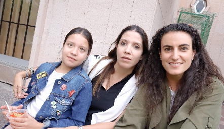  Elena Villegas, Ana Elena Meade y Fernanda Saiz.