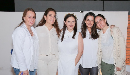  Meritchell Galarza, Claudia Altamirano, Cecy Ponce, Mónica Galarza y Nancy Puente.