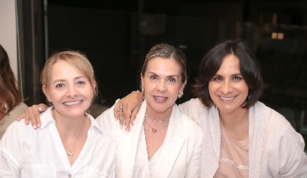  Flor Gómez, Cinthia Aguilera y Mari Carmen Galarza.