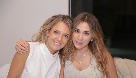  Priscila González y Montse Orozco.