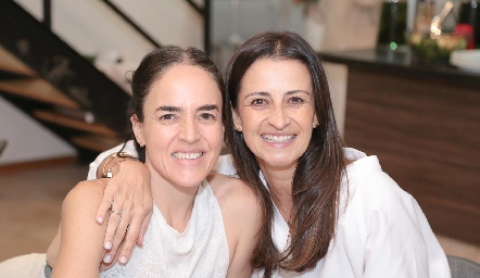  Nancy Puente y Mónica Galarza.