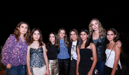  Lourdes Orozco, Isabella Lafuente, María Inés Rueda, Bibi Perea, Nelly, Nelly, Lila Medina y María Güemes.