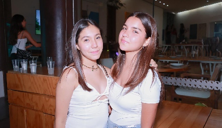  Camila Bustamante y Pau González.