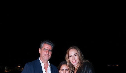  Juan Manuel Güemes y Lila Medina con su hija María.