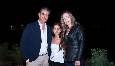  Juan Manuel Güemes y Lila Medina con su hija María.