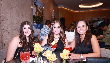  Amanda Alarcón, Silvia Alarcón y Fabiola.