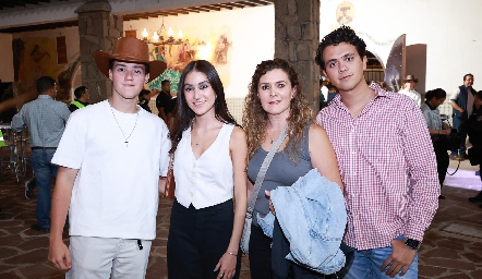  Mauricio Pérez, Michelle Martín, Paola Vázquez y Santiago Pérez.