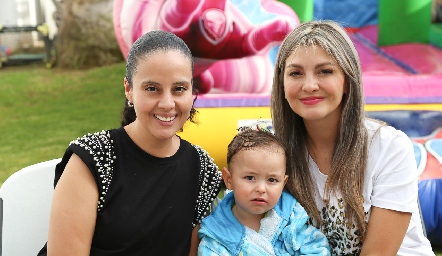  Marcela González, Lucas y Tita.