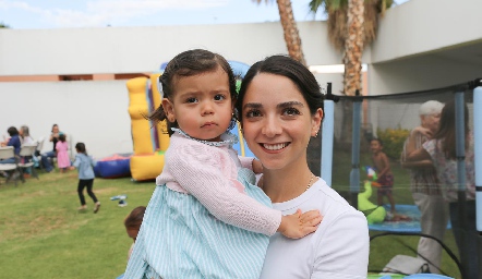  Ana Victoria y Sofía Álvarez.