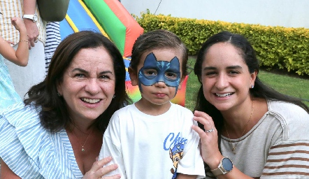  Claudia Ávila, Sebastián Villasana y Claudia Villasana.