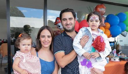  María Emilia, Ale Ascanio, Sebastián Villasana y Elena.