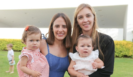  Ale Ascanio y María Emilia Villasana,  Pau Martínez y Carola Alcalde.