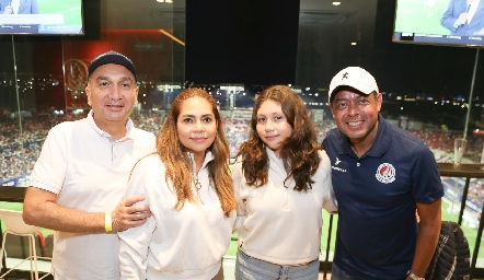  Carlos Flores, Érika Rodríguez, Isabela Flores y Bairon Bautista.