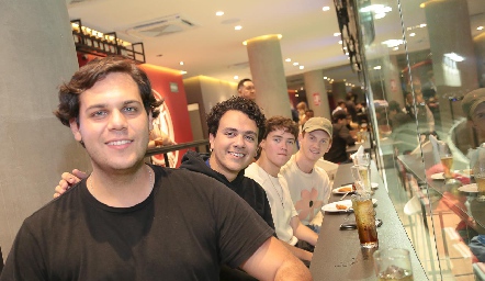  Manuel Ascanio, Santiago Pérez, Mauricio Pérez y Pato Cueto.