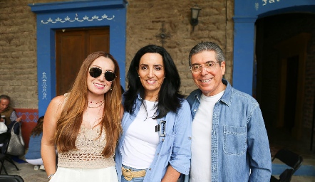  Grace Alcalde, Alejandra Alcalde y Ángel de Luna.