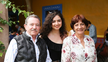  Mauricio Valle, Ana Sofía Rueda y Silvia Alcalde.