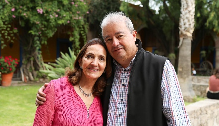  Mónica Alcalde y Federico Garza.