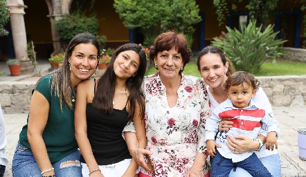  Silvia, Camila, Silvia, Montse y Humberto.