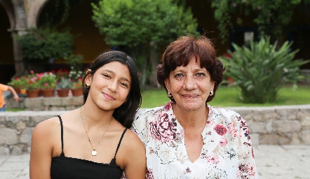  Camila y Silvia Alcalde.