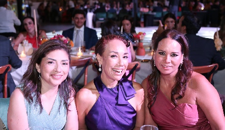  Carolina Aguirre, Claudia Aguirre y Kelly Montelongo.