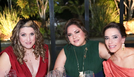  Marie Díaz Infante, Elsa Montante y Nicole Torres.