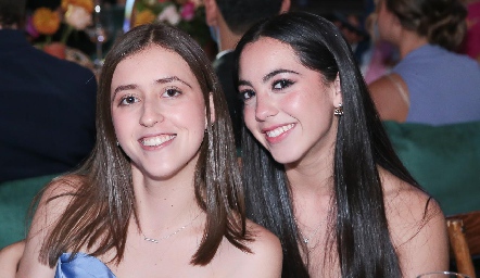  Ana Luisa y Andrea Hernández.