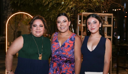  Elsa Montante, Sofía y Paulina Pineda.