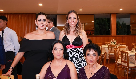  Marcela López, Elizabeth López, Lorena López y Elizabeth Torres.