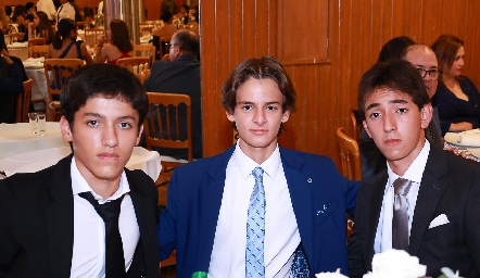  Santiago Saucedo, Régulo Arellano y Mateo.