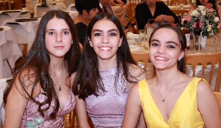  Nuria, Montserrat Gómez y Mariana Gómez.