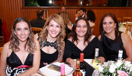  Elizabeth, Valeria Piña, Elizabeth López y Gabriela González.