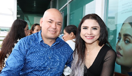  Leticia Hernández y Amsony.