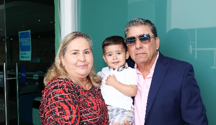  Yolanda Martínez, Marquitos Guillén y Dionisio Guillén.