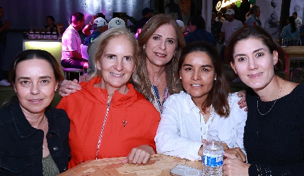 Marcela Alcalde, Ivette Coulon, Gaby Godínez, Lorena Torres y Paulina Vivanco.