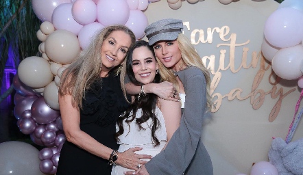  Elizabeth Eichelmann con sus hijas Alynn y Tania Ruiz.