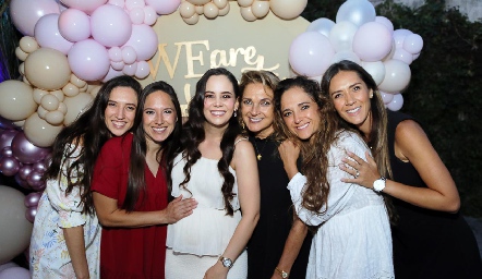  Valeria Rangel, María Fernanda Rangel, Alynn Ruiz, Coco Fernández, Alejandra Rangel y Estefanía Gutiérrez.