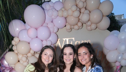  Nayelli Maya, Alynn Ruiz e Isabela Torres.