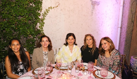  Patricia Schekaiban, Mónica Alcalde, Tita Ruiz, Coco Fernández y Martita Acevedo.