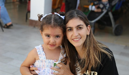  Cayetana Azcárate y Patricia Gómez.