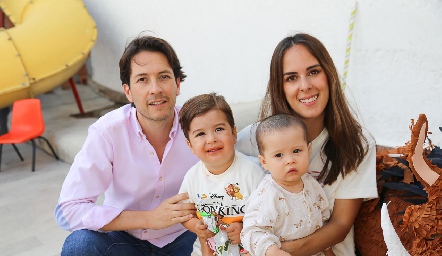  Mauricio Dibildox, Luca Dibildox, Carlo Dibildox y Clau Antunes.