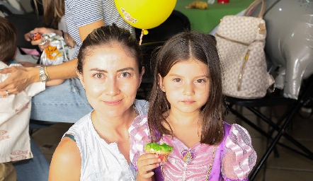  Elizabeth Treviño y Paula Torres.