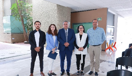  Santiago, Elena Gómez, Marco Edgar Vargas, Karla López y Oscar Sotelo.