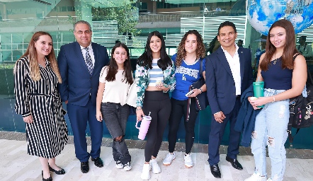  Ana Laura Villanueva, Marco Vargas, Paulina Pineda, Valentina, Daniela, Gerardo Tobías y Sofía Martinez.