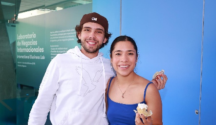  Santiago Copean e Isa Hernández.