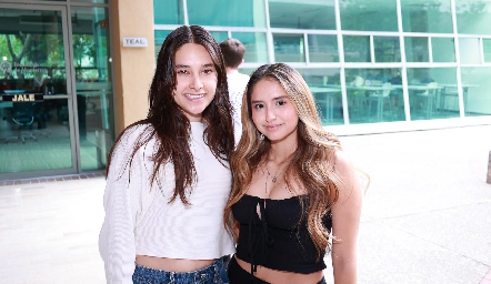  Camila Garza y Nicole Buitrón.